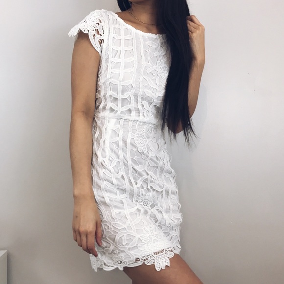 Delilah // White Lace Crotchet Dress - Picture 3 of 6